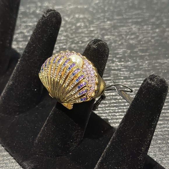 14KT Gold Plated Clamshell with Pearl Scallop Surprise Cocktail Statement Ring - Picture 3 of 10